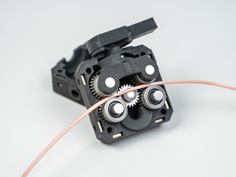 El extrusor FourRunner garantiza un control superior sobre el agarre y la extrusión del filamento